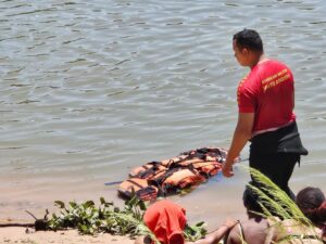 WhatsApp-Image-2025-09-28-at-16.00.12-300x225 Corpo de Bombeiros resgata corpo de jovem que se afogou no Rio Paraguai